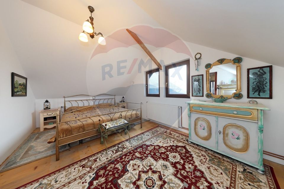 Ansamblu rezidențial cu casă principală și anexe, teren 1.487 mp