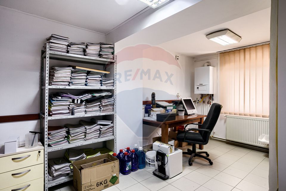 Apartament cu 4 camere de vânzare în zona Intim