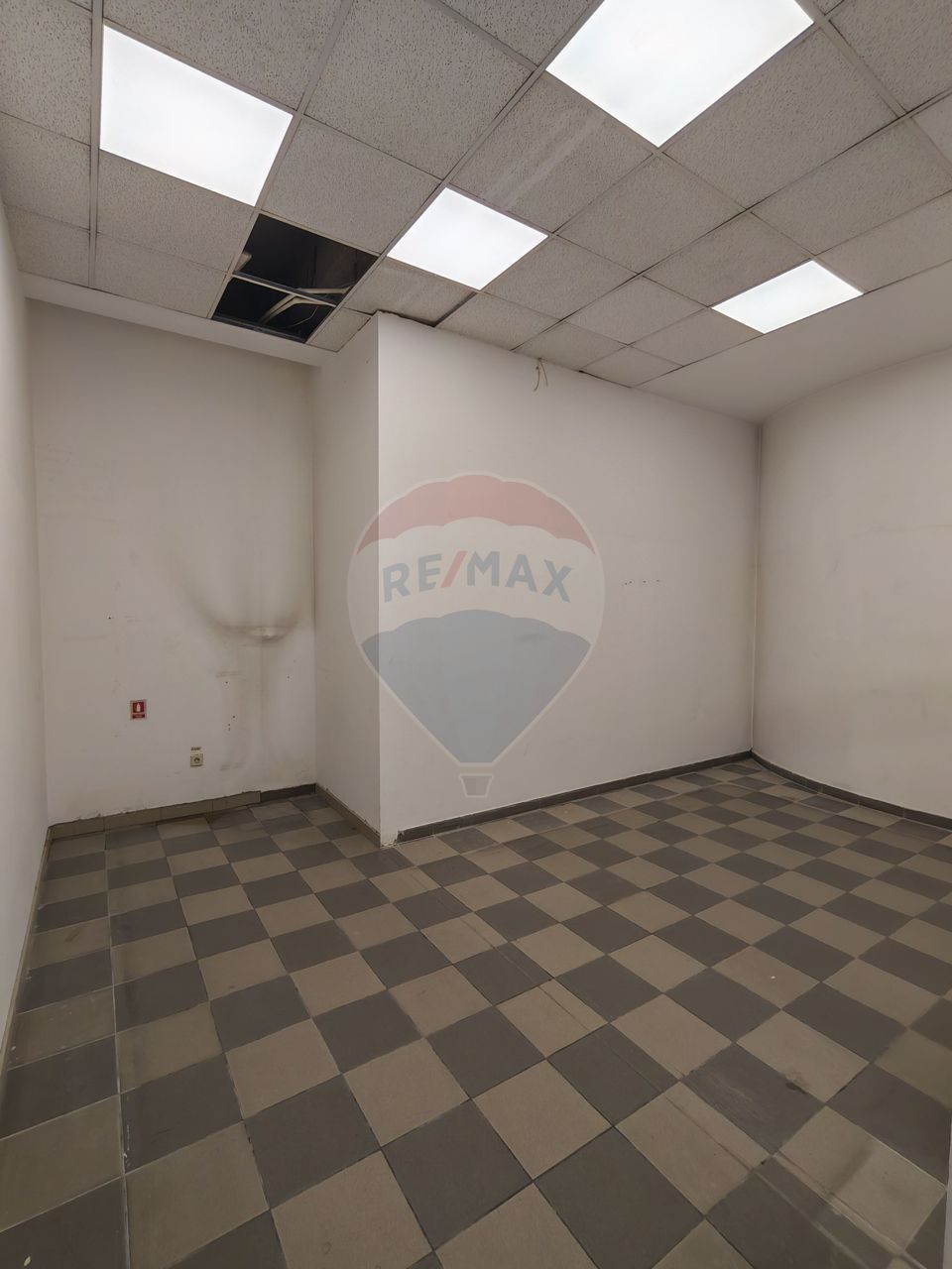 230.99sq.m Commercial Space for rent, Ultracentral area