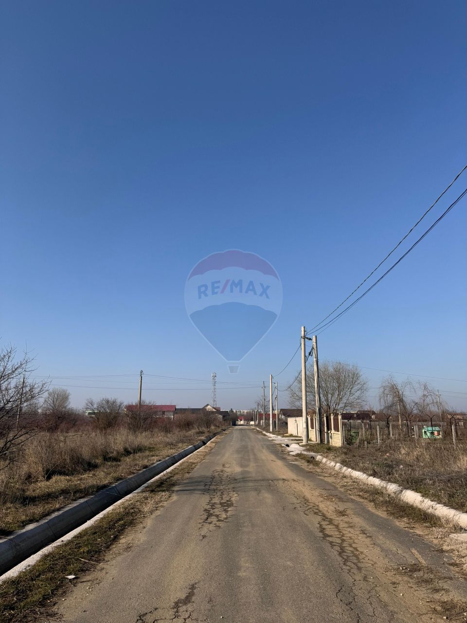 Teren intravilan Comuna 1 Decembrie cu acces facil A0