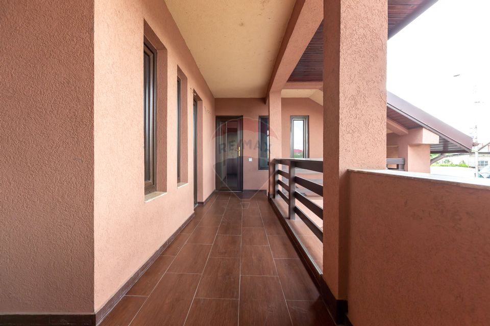 10 room House / Villa for sale, Serbanesti area
