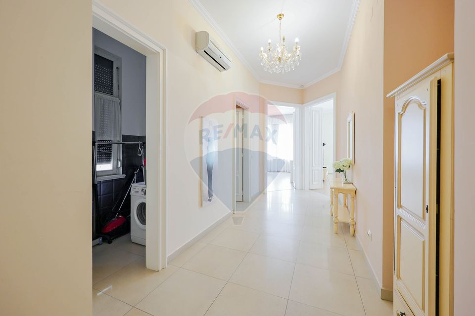 Apartament cu 2 camere de închiriat cu priveliște spre Piața Unirii