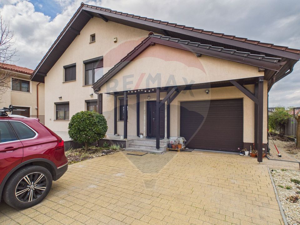 Modern villa 2011, with 5 rooms, 500sqm courtyard and garage