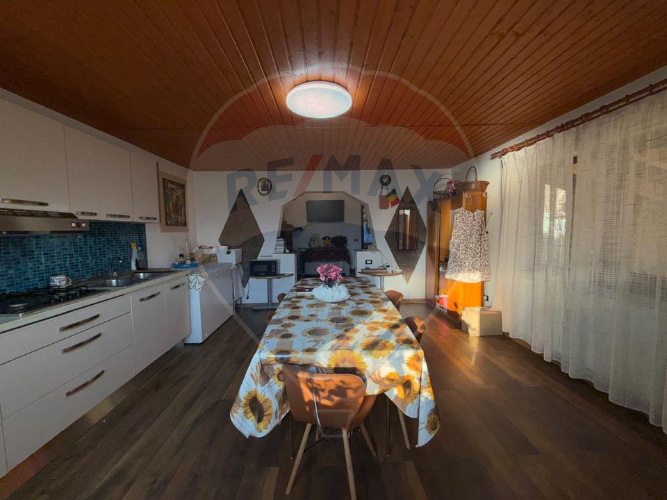 Casa cu teren de vanzare Golesti-Ramnicu Valcea / Manastirea Filimon