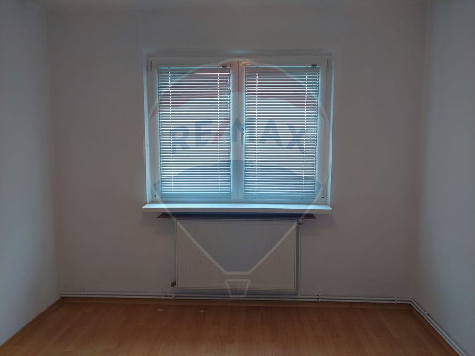 Apartament cu 3 camere de vanzare