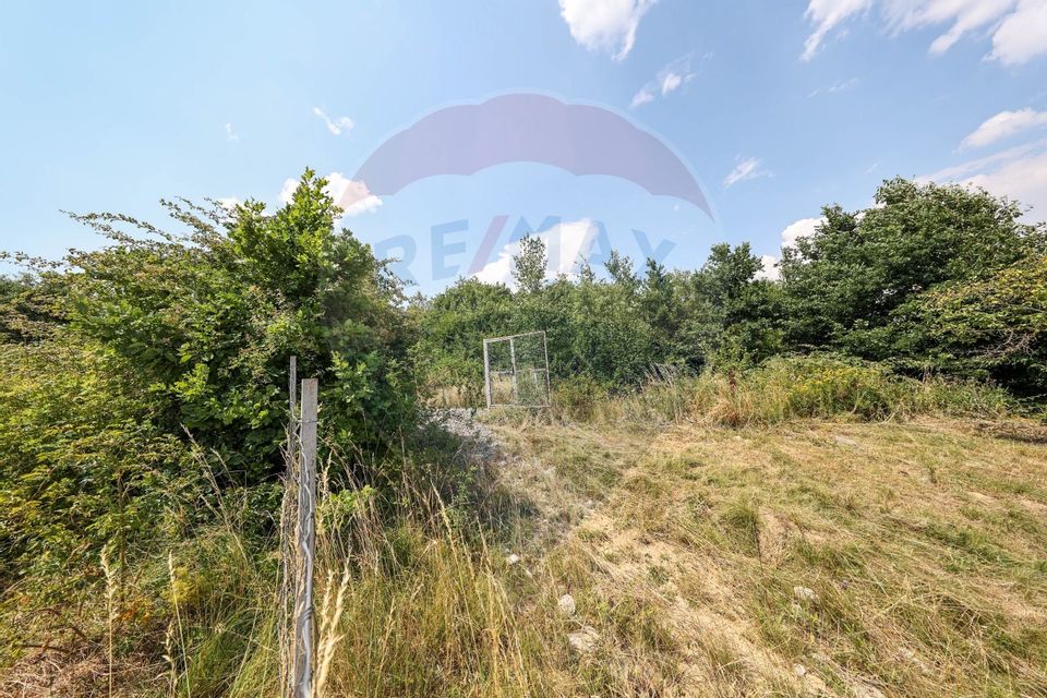 Land 1,273sqm Vulcan / Strada Parului