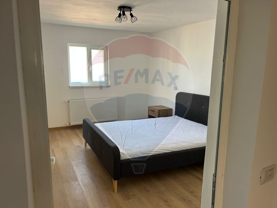 Casă renovată cu 4 camere în Urechești