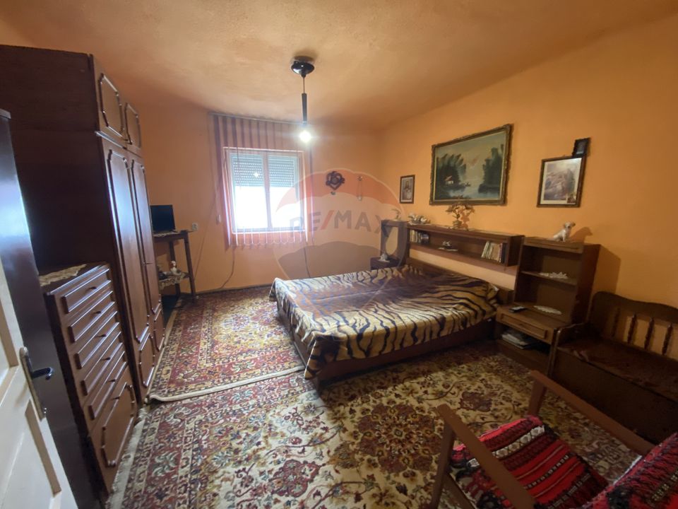 Casă la țară în comuna Laslea