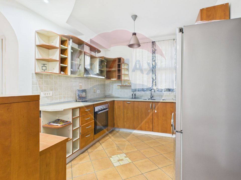 De vanzare | Vila in Paradisul Verde cu gradina si padure proprie |