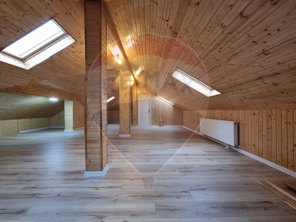 Penthouse 3 camere și loc de parcare, de închiriat, Cristian(REZERVAT)