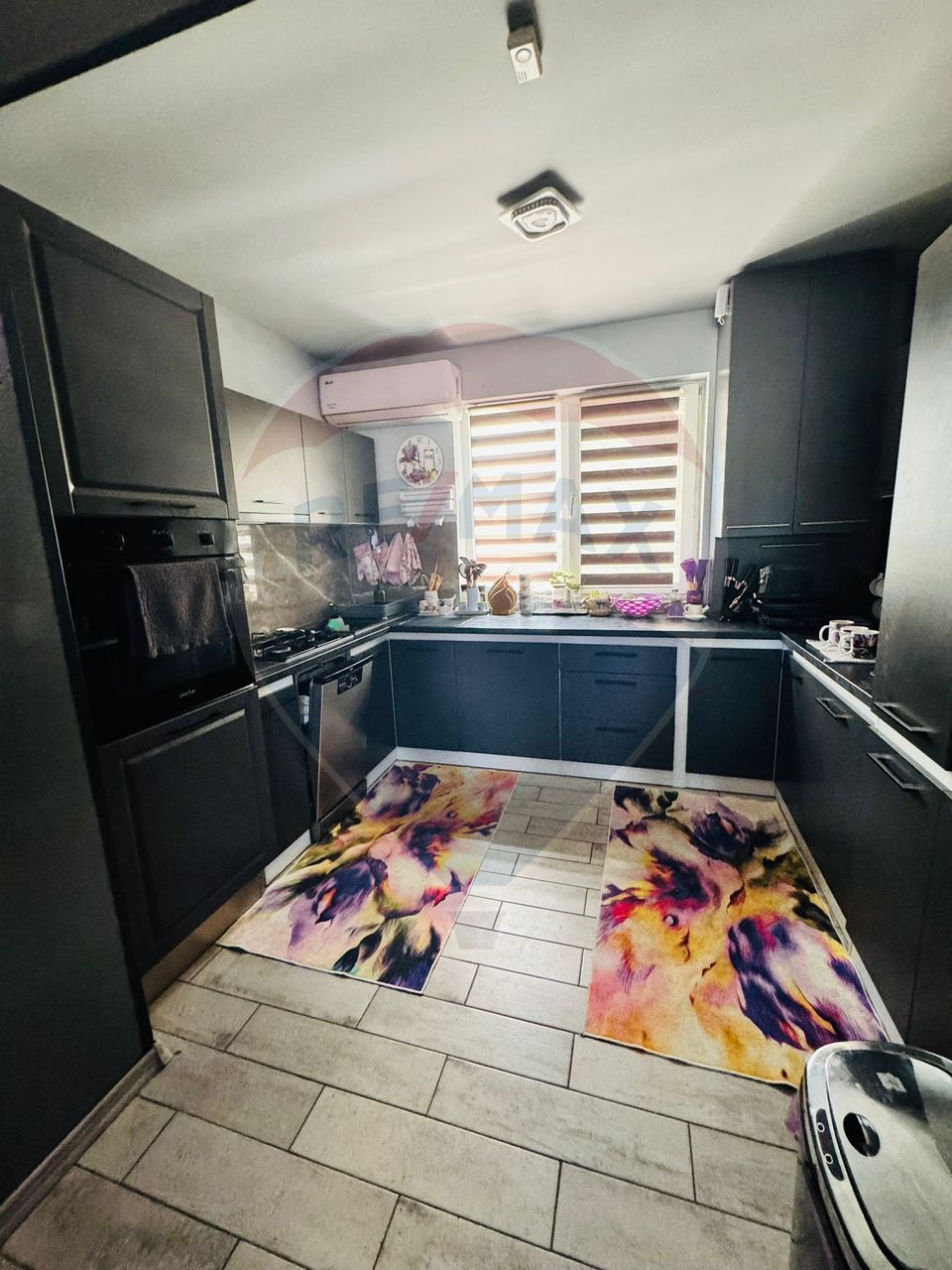 8 room House / Villa for sale, Vest area