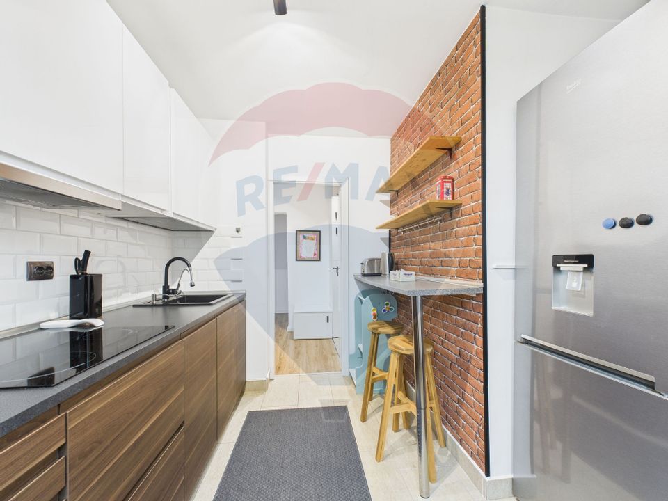 Apartament cu 4 camere de vânzare - Piata Rahova