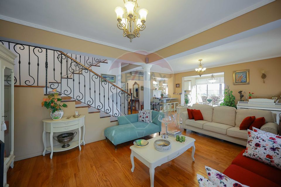 Casă / Vilă cu 5 camere de vânzare în zona Dealuri Oradea