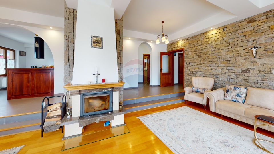 Casă / Vilă de Lux cu 5 camere de vânzare