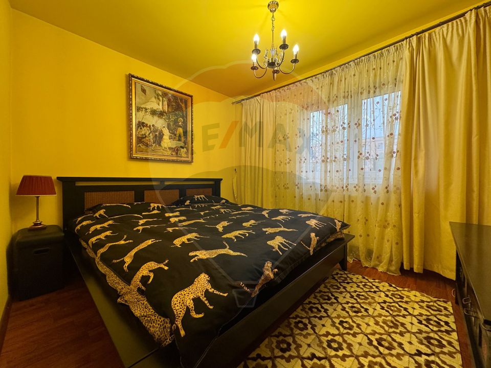 Apartament cu 3 camere de vânzare în zona Rovine