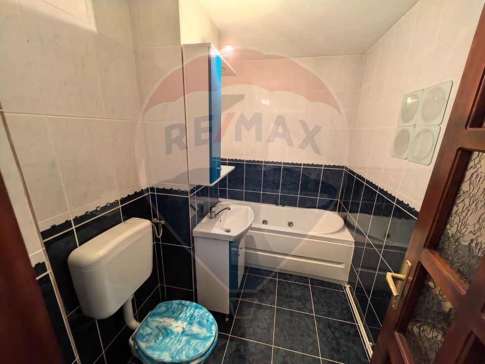 Prima închiriere - Apartament 3 camere  + garaj în zona Central