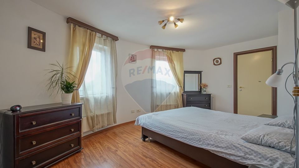 Vilă cu 6 camere de vânzare în zona Primaverii, Râșnov - Comision 0