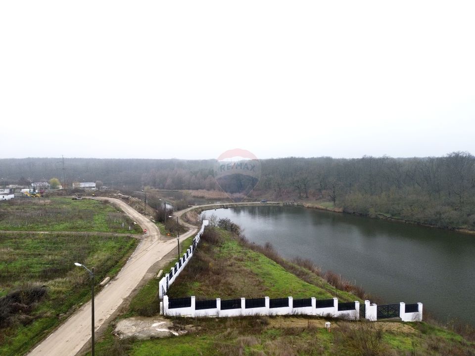 Teren intravilan de vanzare cu deschidere la lac, Branesti