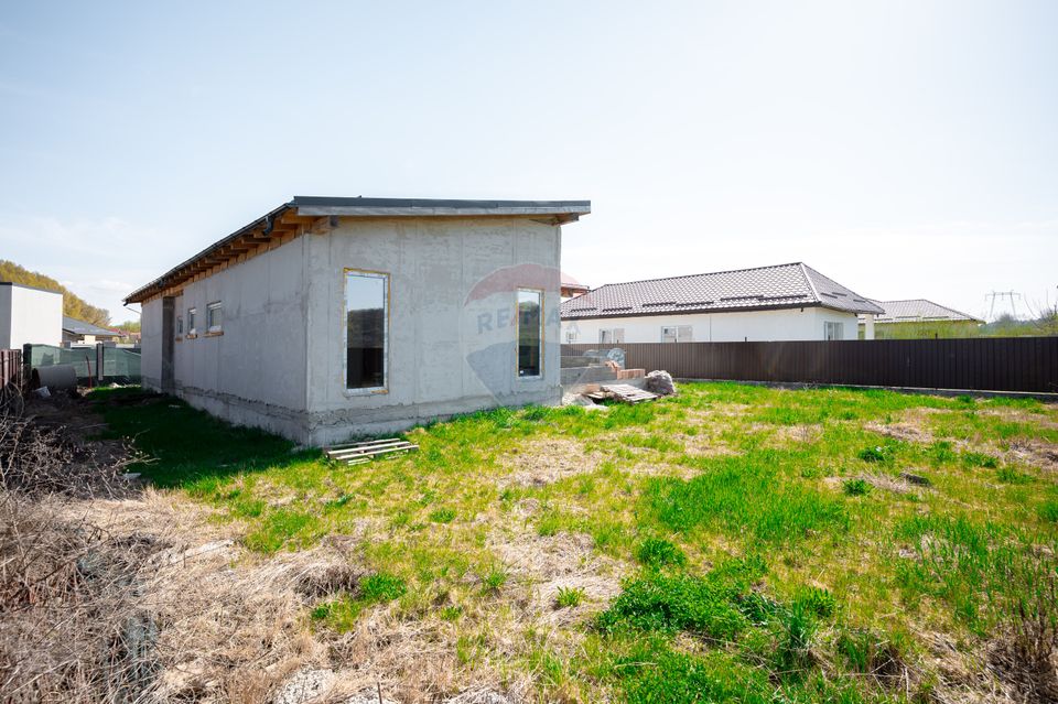 Casă cu 4 camere de vânzare, 130mp utili, teren 600mp in Harman