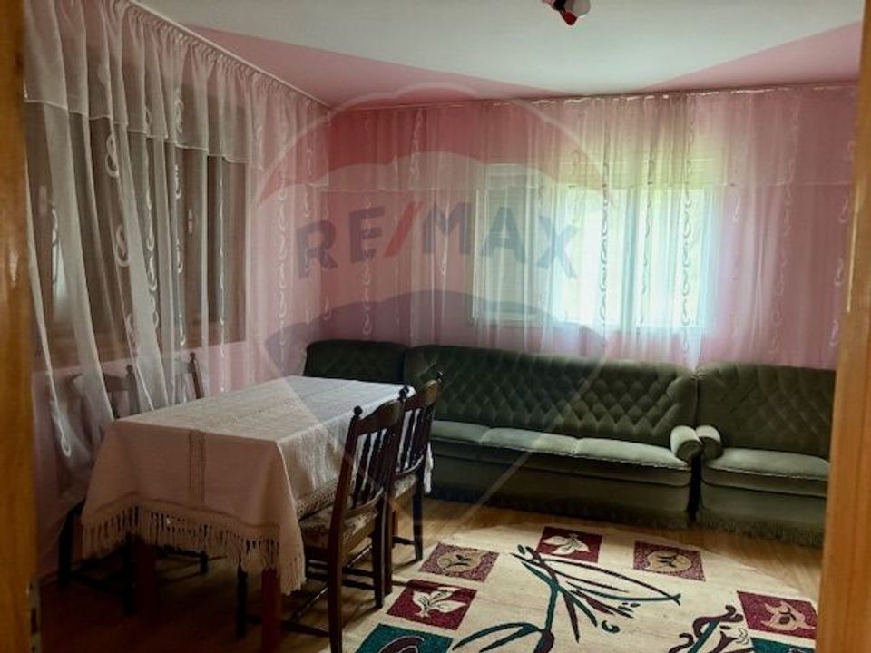 Casă / Vilă cu 5 camere de vânzare