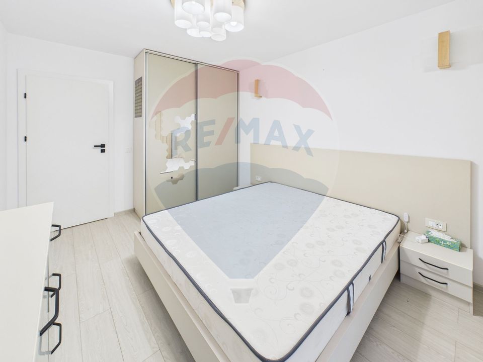 Apartament cu 3 camere de vânzare în zona Lujerului