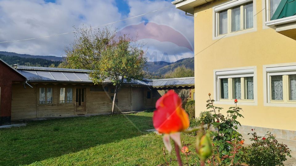 Casă / Vilă cu 6 camere de vânzare la munte in com. Agas