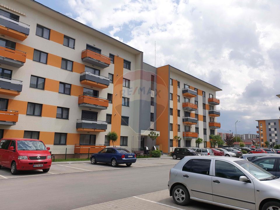 Inchiriez apartament 2 camere, in Tractorul, str George Bacovia