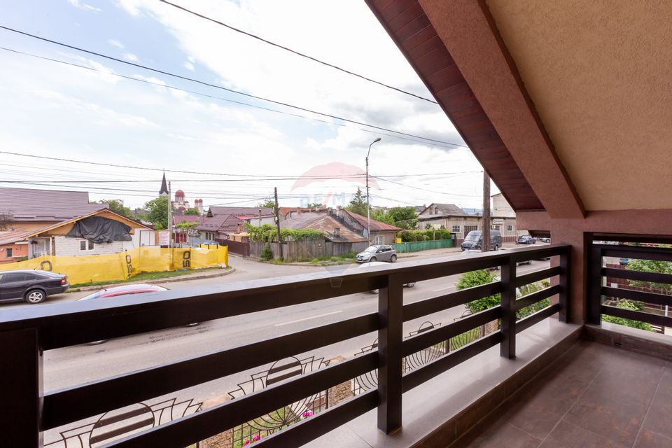 10 room House / Villa for sale, Serbanesti area