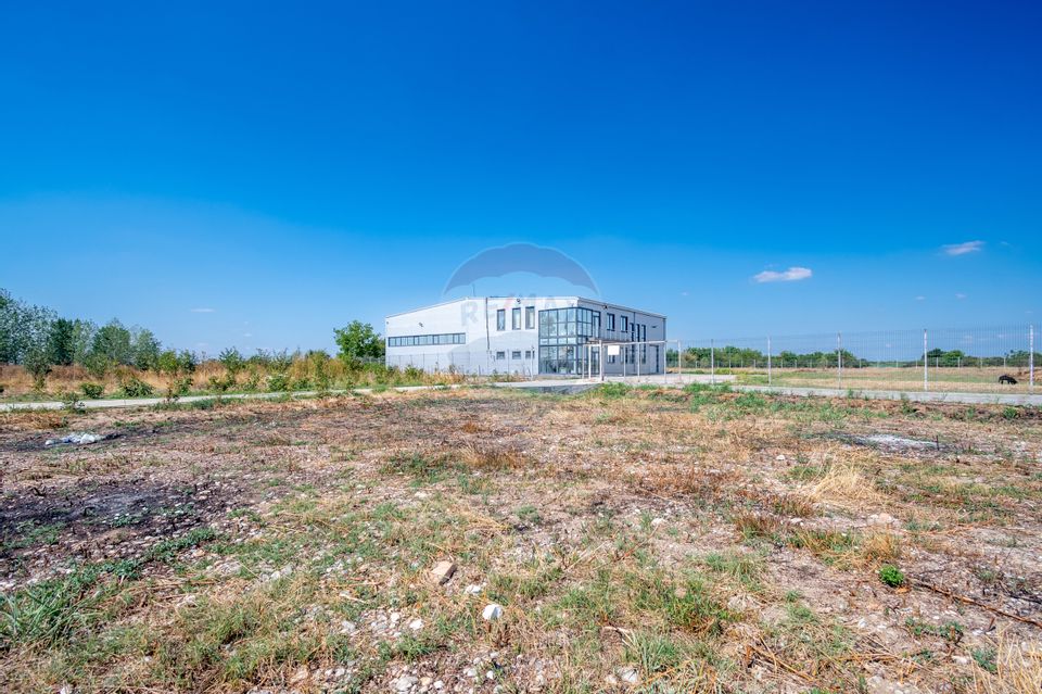 Hala de vanzare, 600 mp constructie, 7000 mp teren, Racari Dambovita