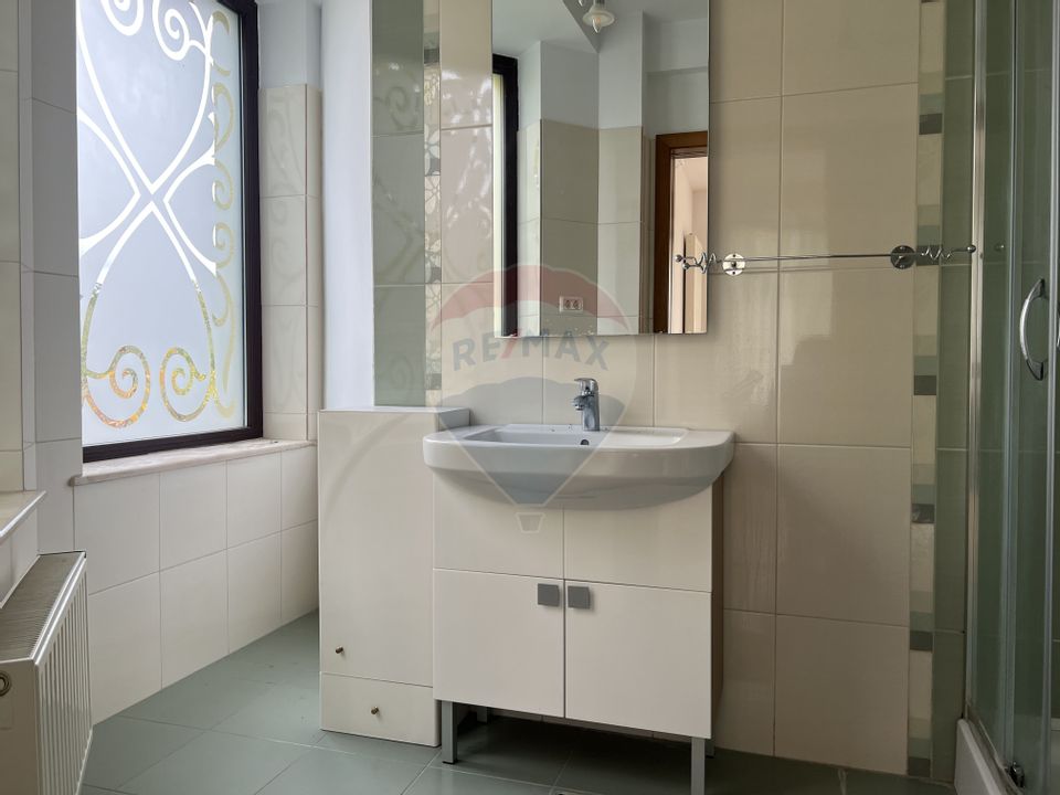 Casă / Vilă cu 5 camere de închiriat în zona Pipera