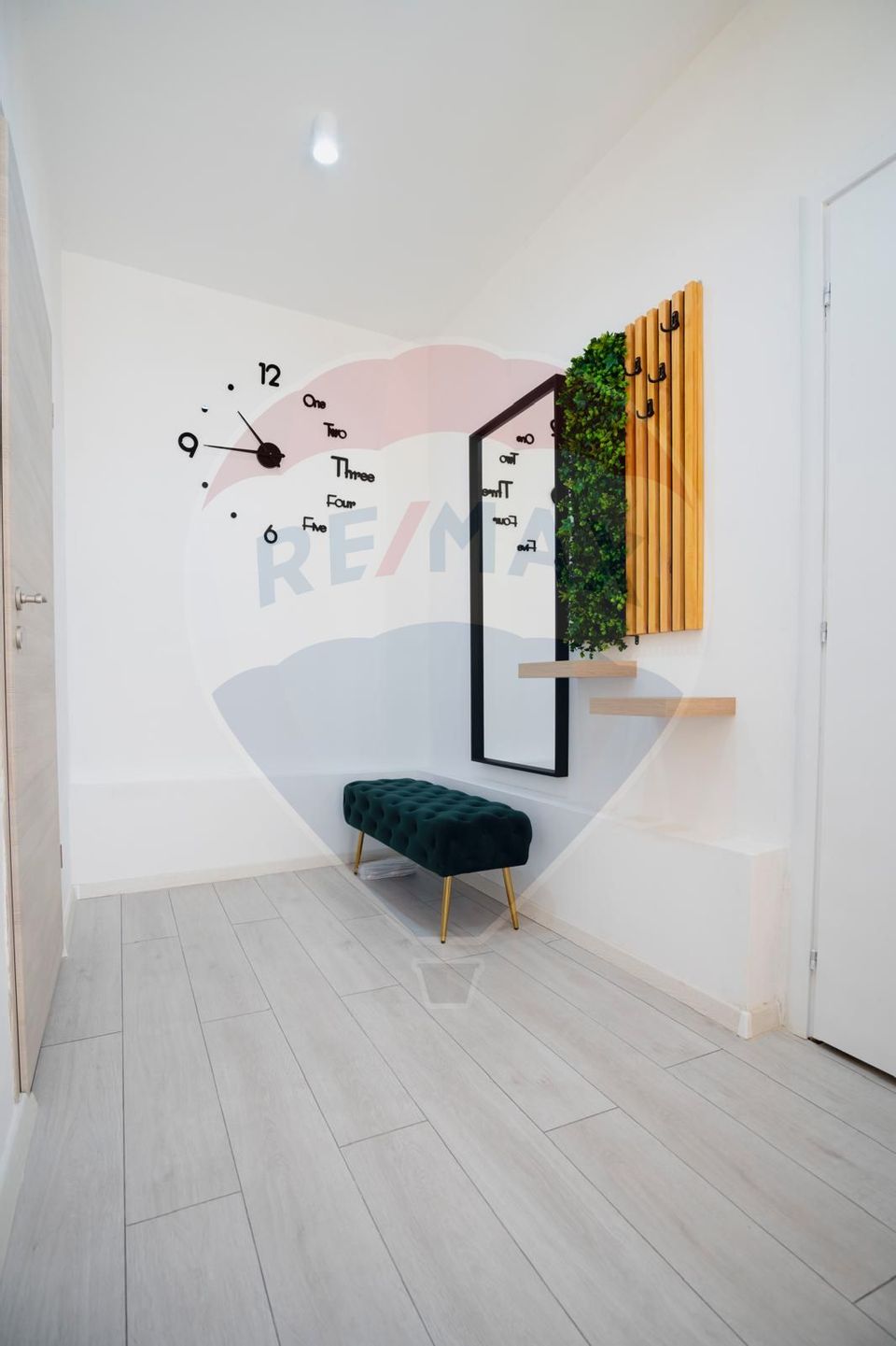 Afacere Activa + Locuinta Premium cu 2 Camere in Centru Istoric Brasov