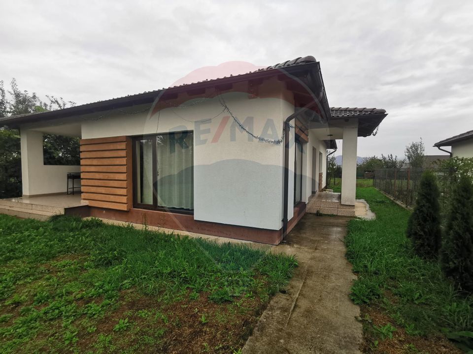 Casă modernă de vânzare