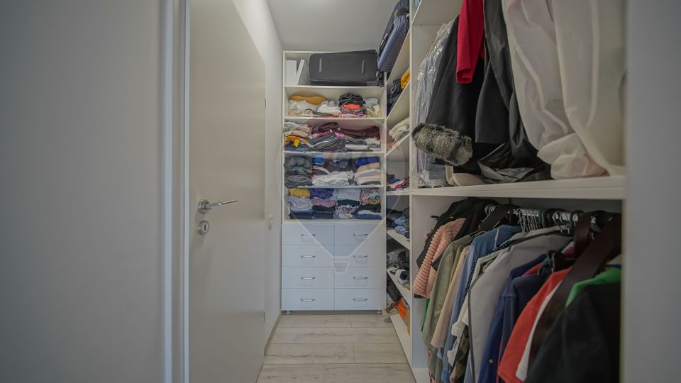 Vilă modernă, cu garaj, panouri și pompă de căldură, Cristian