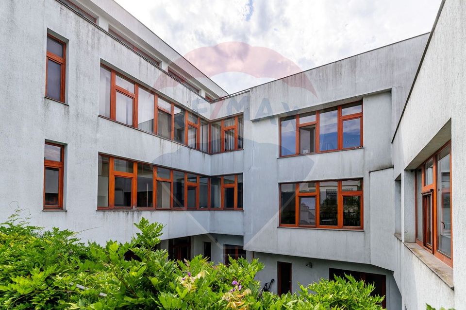 1,022sq.m Commercial Space for sale, Romanilor area