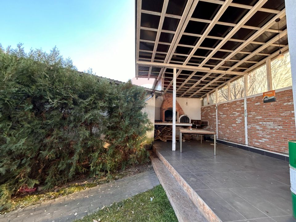1,000sq.m Commercial Space for sale