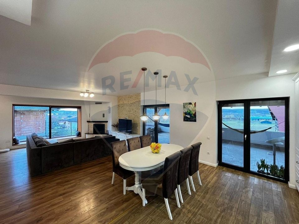 Casă individuală cu 4 dormitoare de vânzare str Planoarelor Dezmir