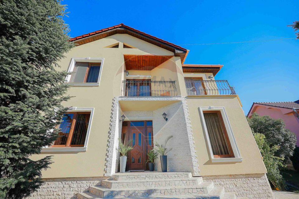 De vânzare vilă cu 7 camere, drum privat, în zona de Dealuri