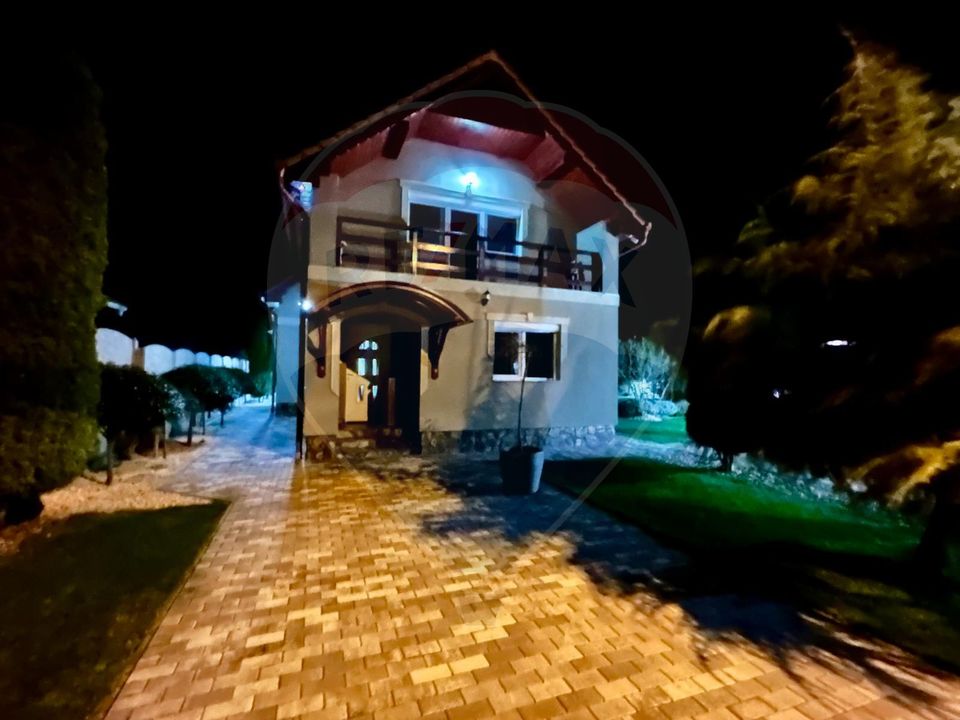 Casă impresionanta cu teren 2700mp garaj 2 masini si terasa-Madaras