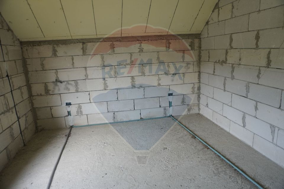 Casă cu 5 camere de vânzare, Moisei