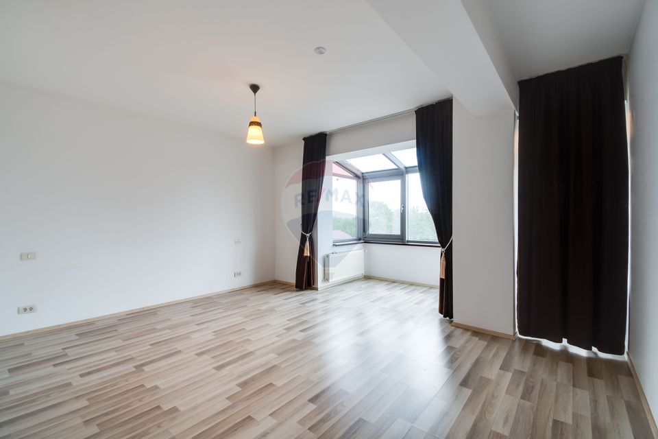 Apartament cu 3 camere zona Jiului , tip duplex- Piata Presei