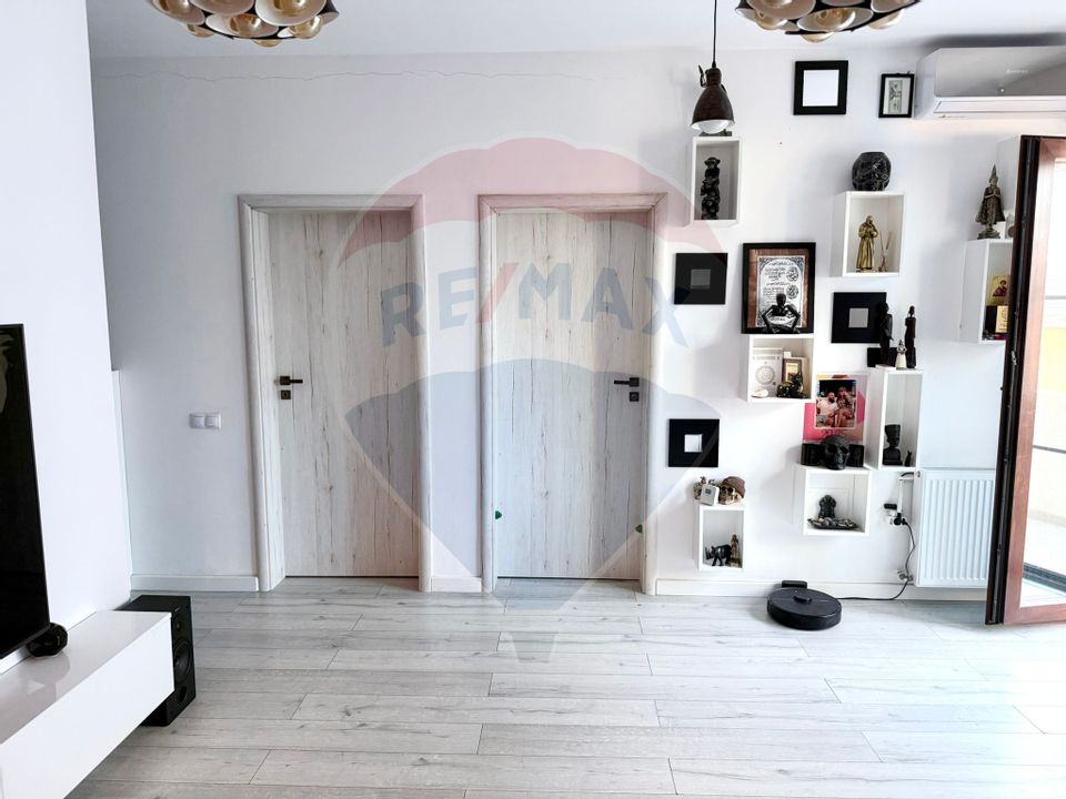 Apartament cu 3 camere + balcon mare - zona de case - Weiner Palada