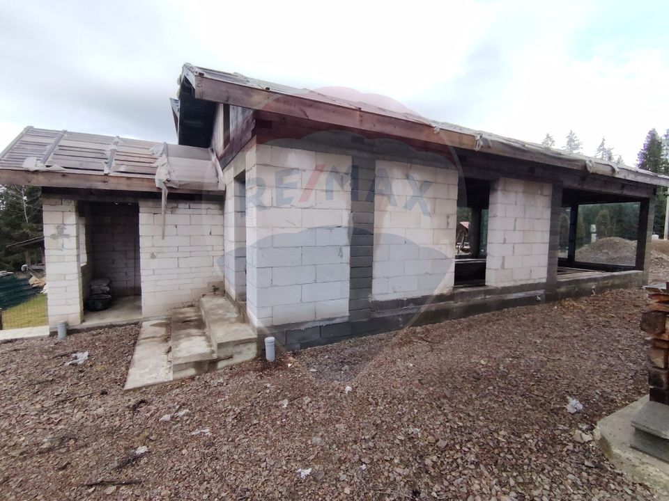 Casă / Vilă cu 8 camere de vânzare