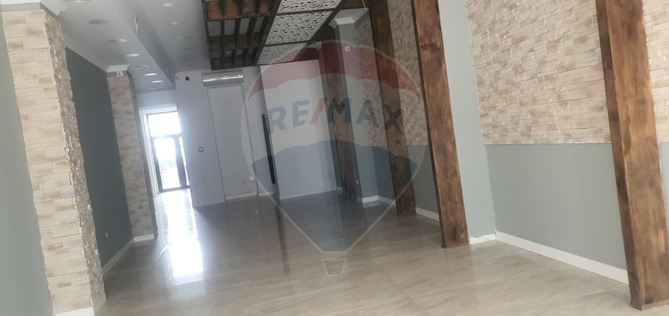 230sq.m Commercial Space for rent, Ultracentral area