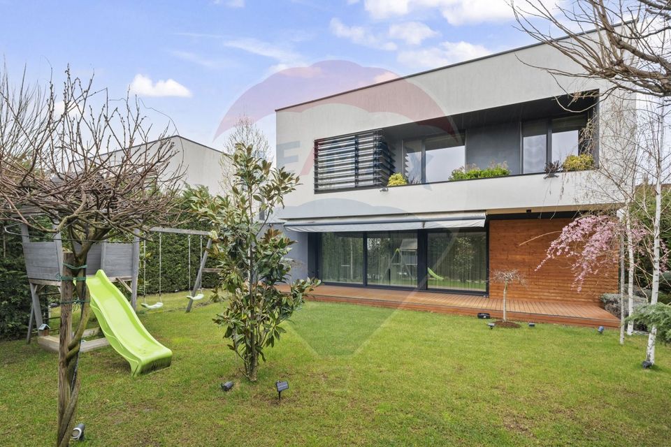 6 room House / Villa for sale