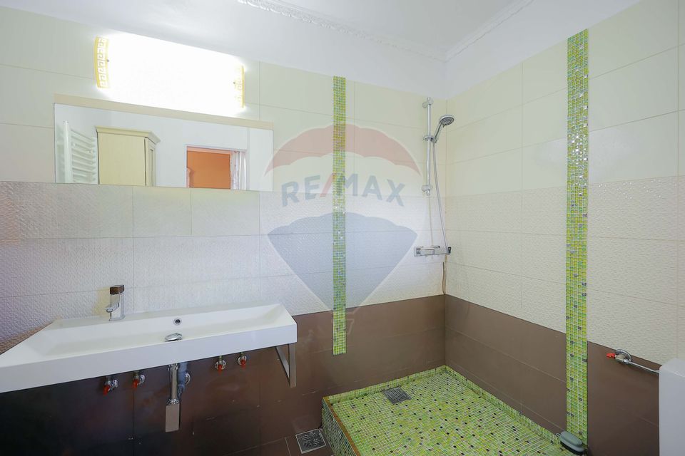 Casă / Vilă cu 5 camere de vânzare în zona Dealuri Oradea