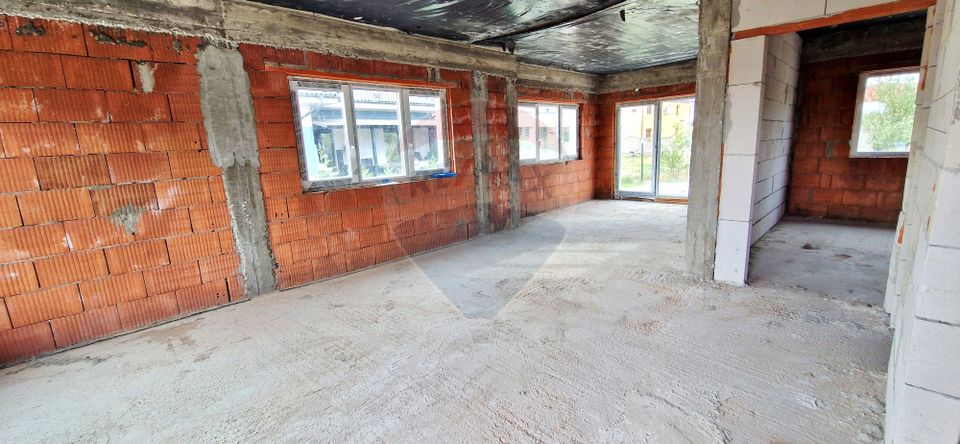 4 room House / Villa for sale