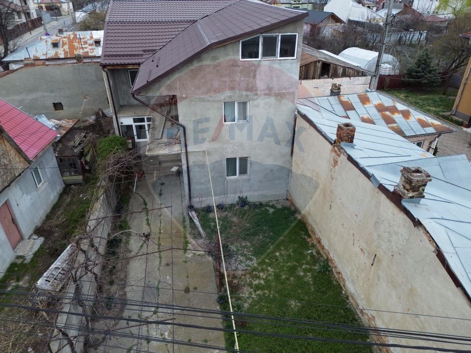 Casă / Vilă cu 5 camere de vânzare în zona Obor