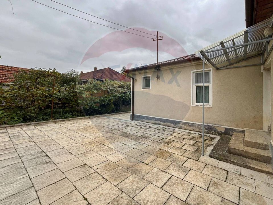 Casă / Vilă cu 5 camere de vânzare în Aleșd zona Ultracentral