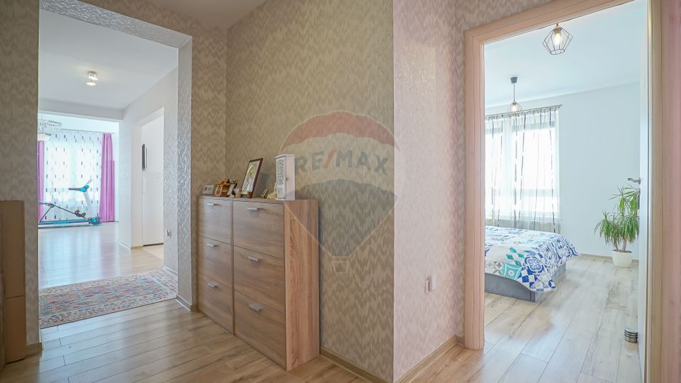 REZERVAT! Penthouse cochet, 3 camere, terasă mare, langă aeroport