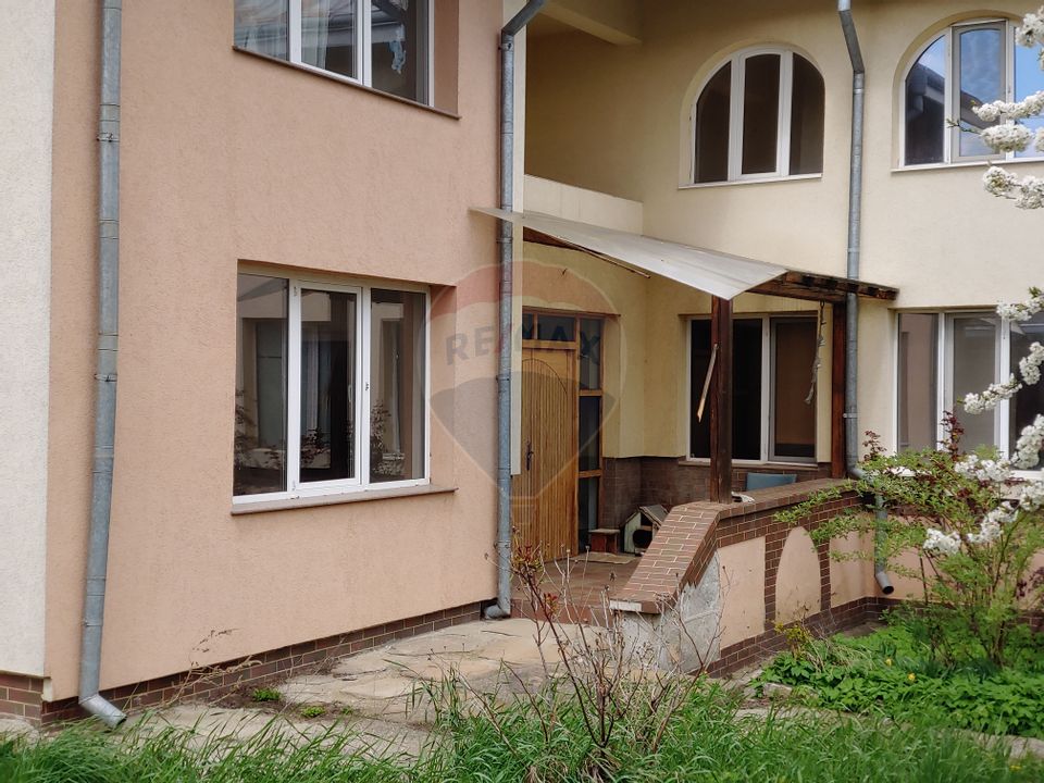 8 room House / Villa for sale